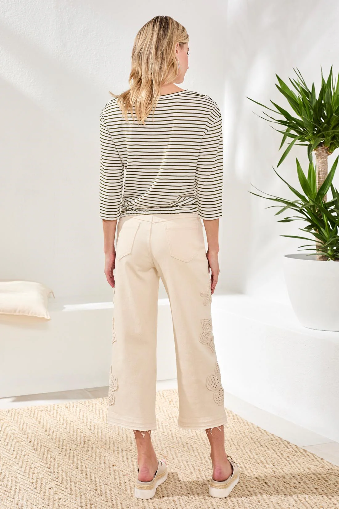 Audrey Button-Fly Wide Crop Jeans With Floral Detail-Ecru - Image 4