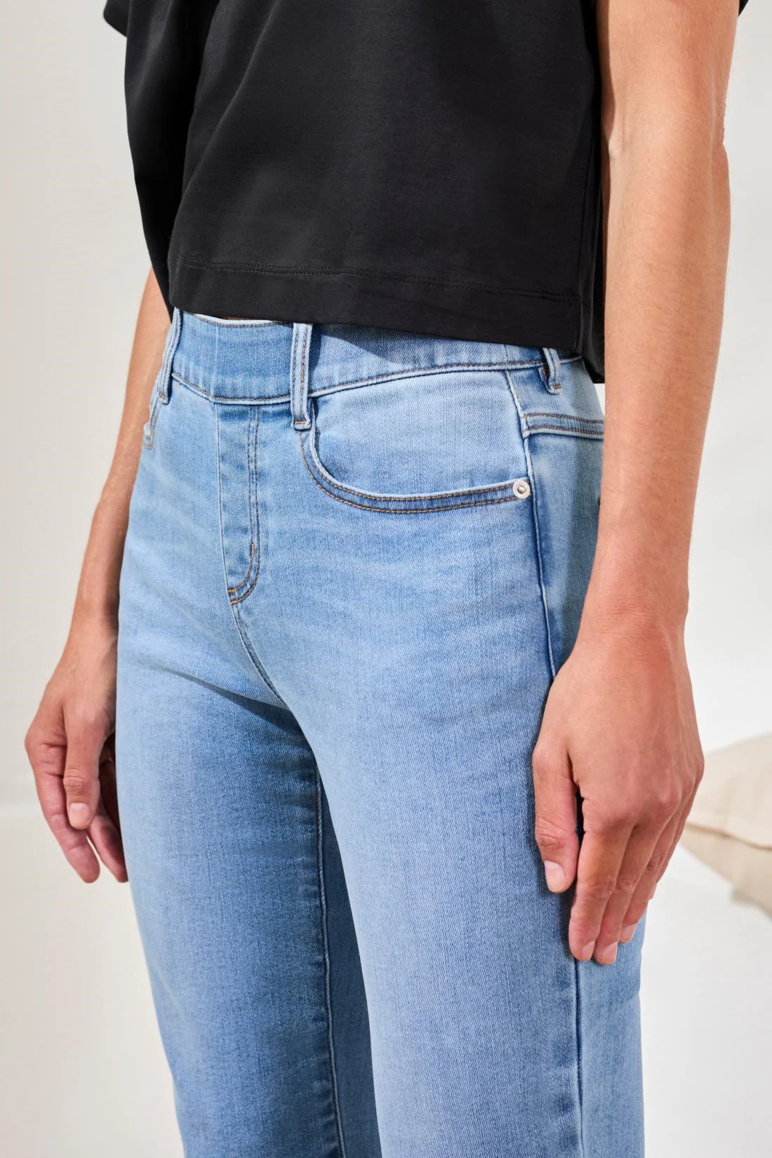 Audrey Pull-On Pedal Pusher Boundless Stretch Denim-Coastalblue - Image 3