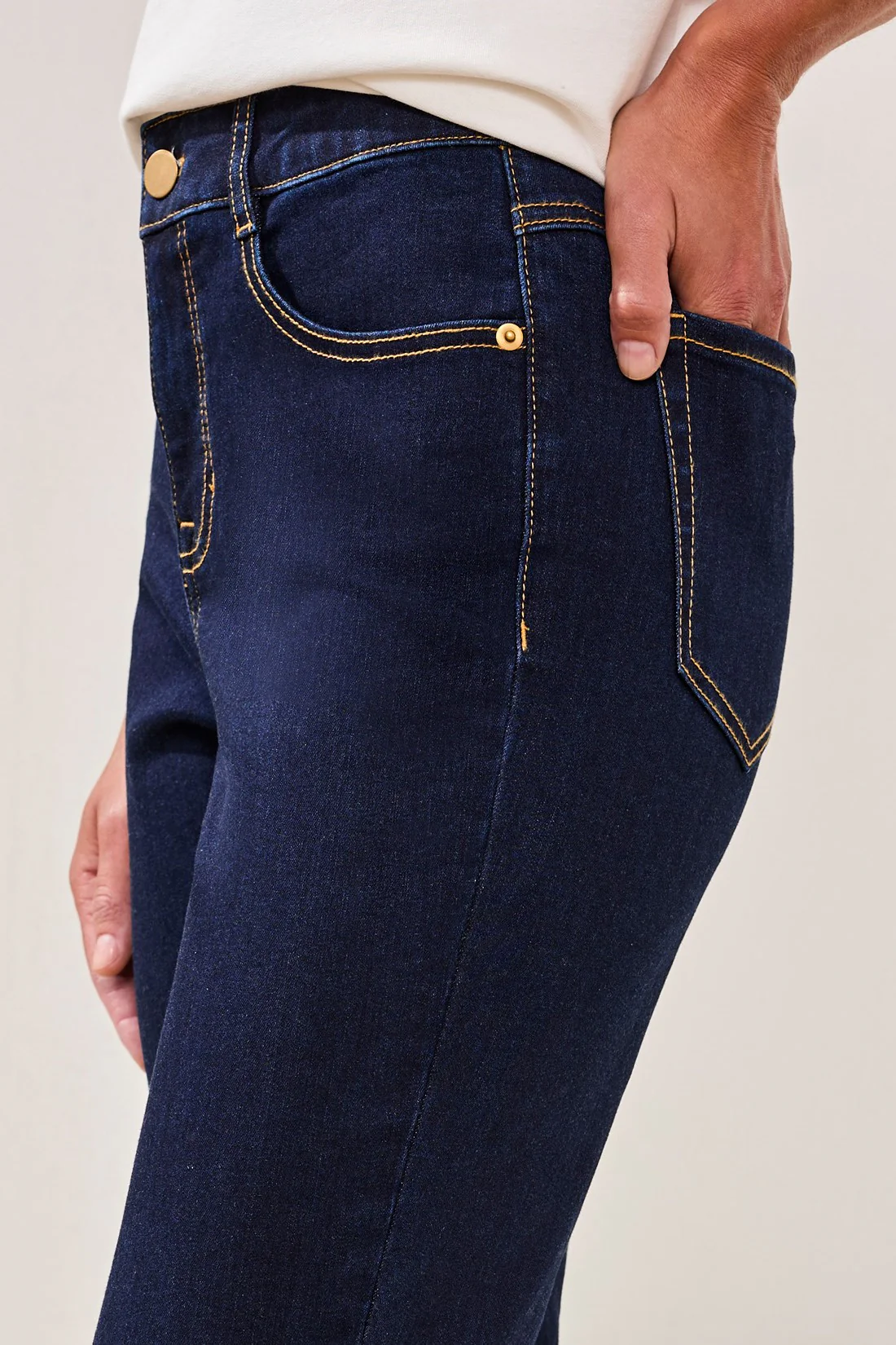 Comfort Stretch Sophia Curvy Hugging Straight Denim-Rinse - Image 3
