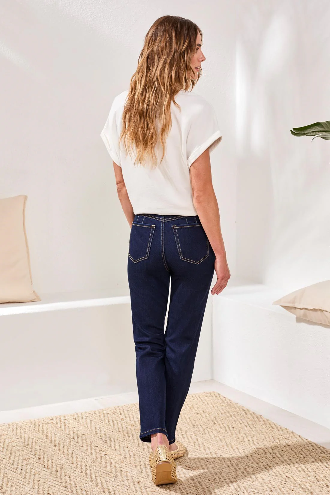 Comfort Stretch Sophia Curvy Hugging Straight Denim-Rinse - Image 4