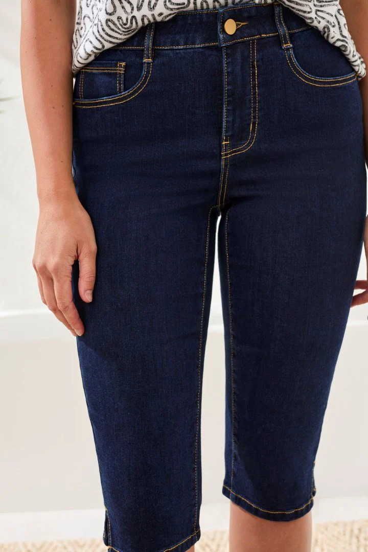 Comfort Stretch Sophia Curvy Slim Denim Capris-Rinse - Image 3