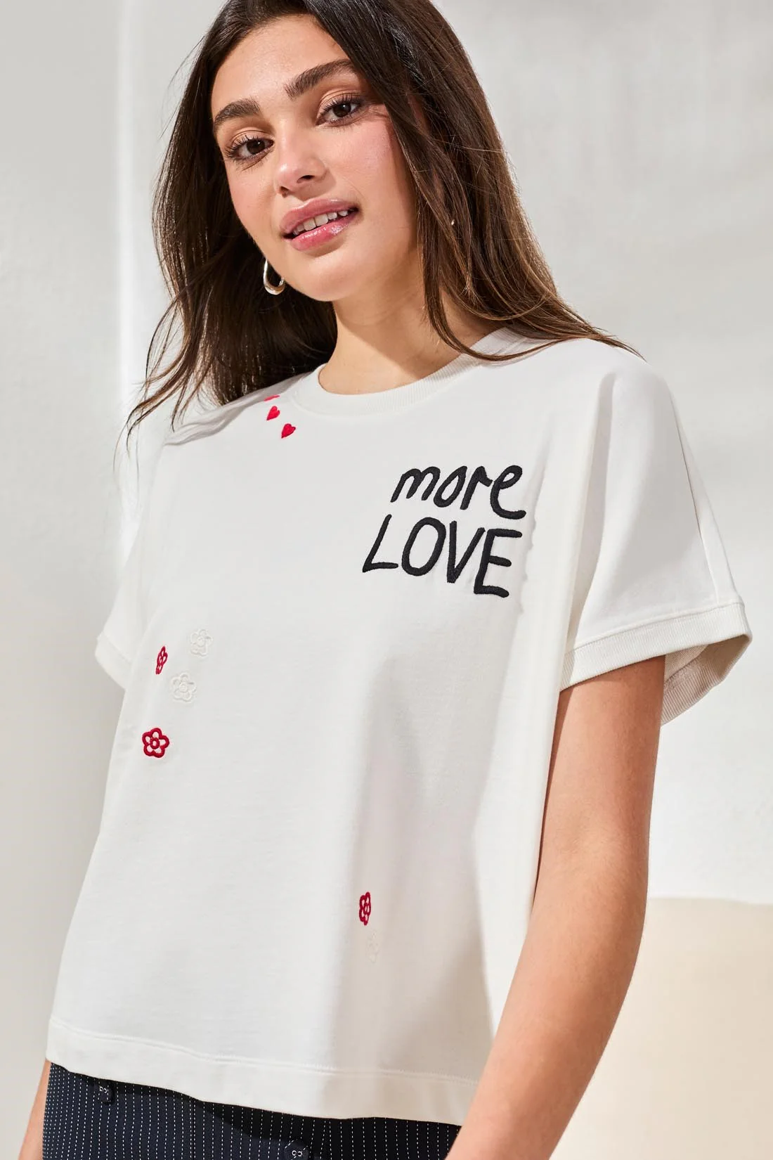 Crewneck Cap Sleeve Top With Embroidered Detail-White - Image 3