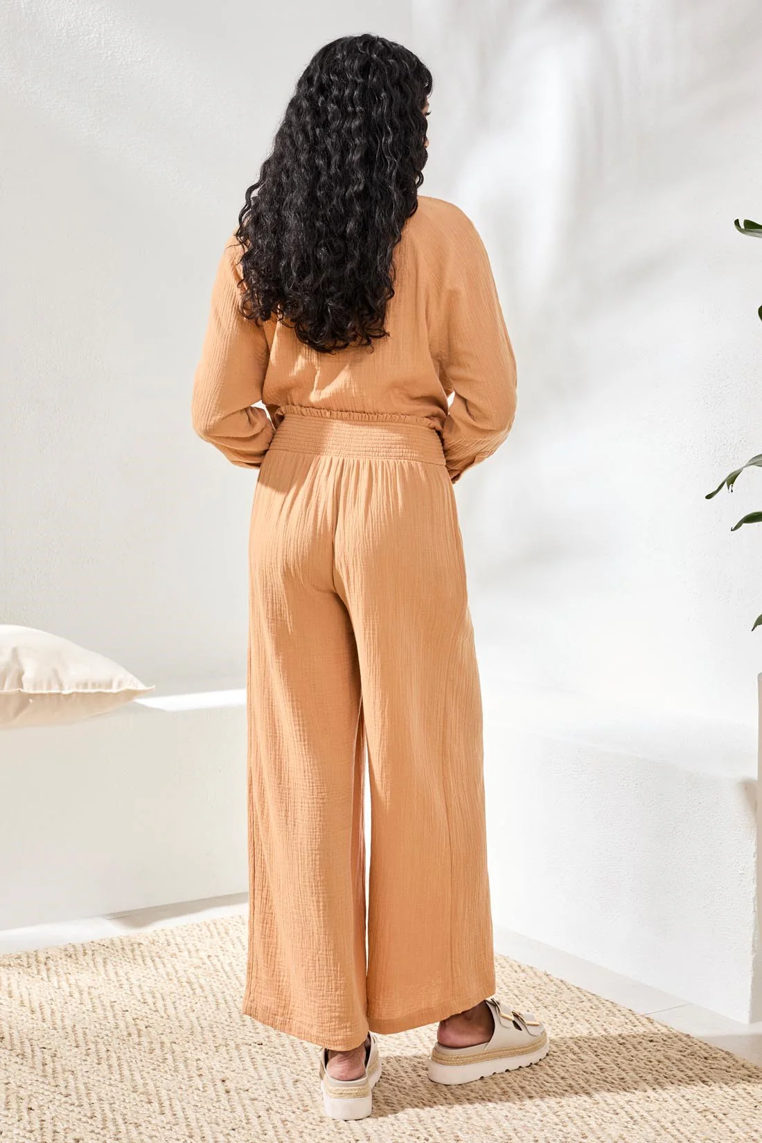 Crinkle Gauze Elastic Waist Flowy Pants-Saharabeige - Image 4