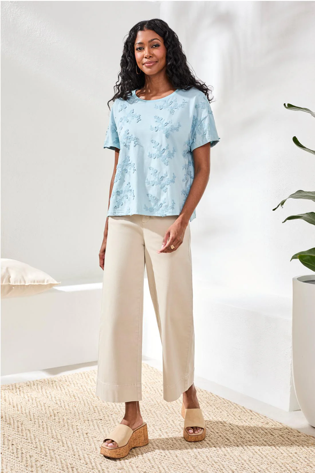 Embroidered Knit Short Sleeve Crew Top-Ltaquasky