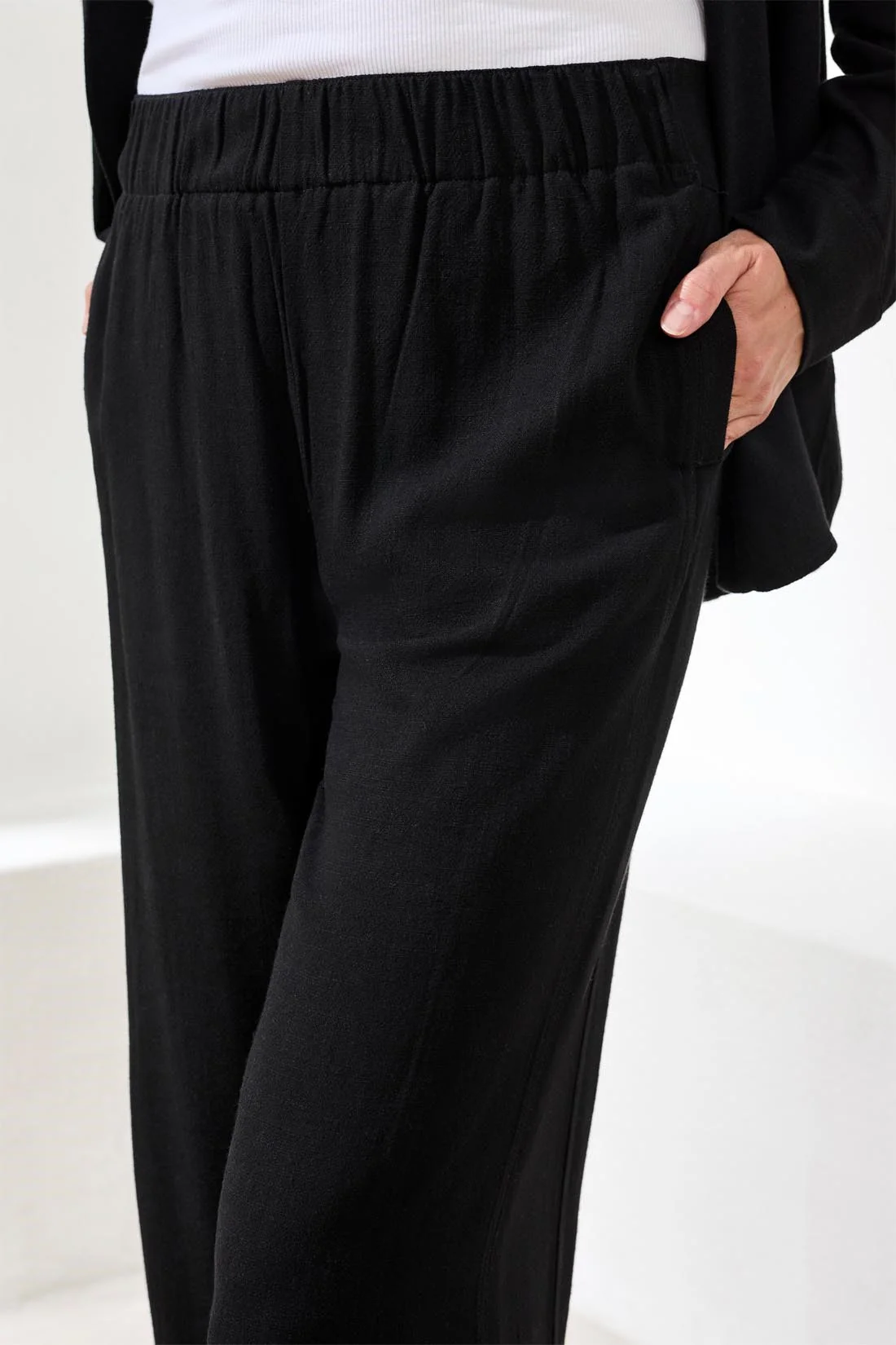 Flowy Linen Wide Leg Ankle Pant-Black - Image 3