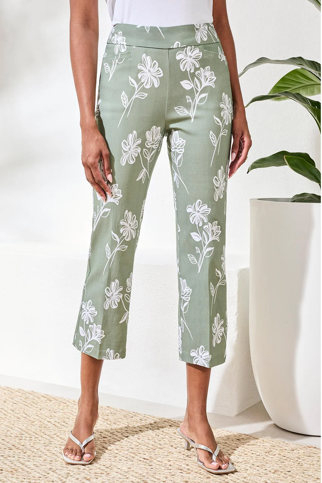 Bengaline Pull‑On Capris with Floral Motif-Moss