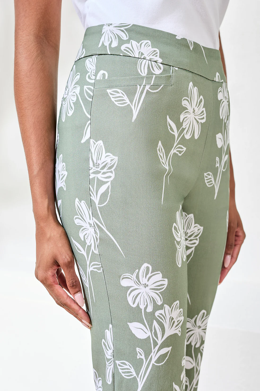 Bengaline Pull‑On Capris with Floral Motif-Moss - Image 3