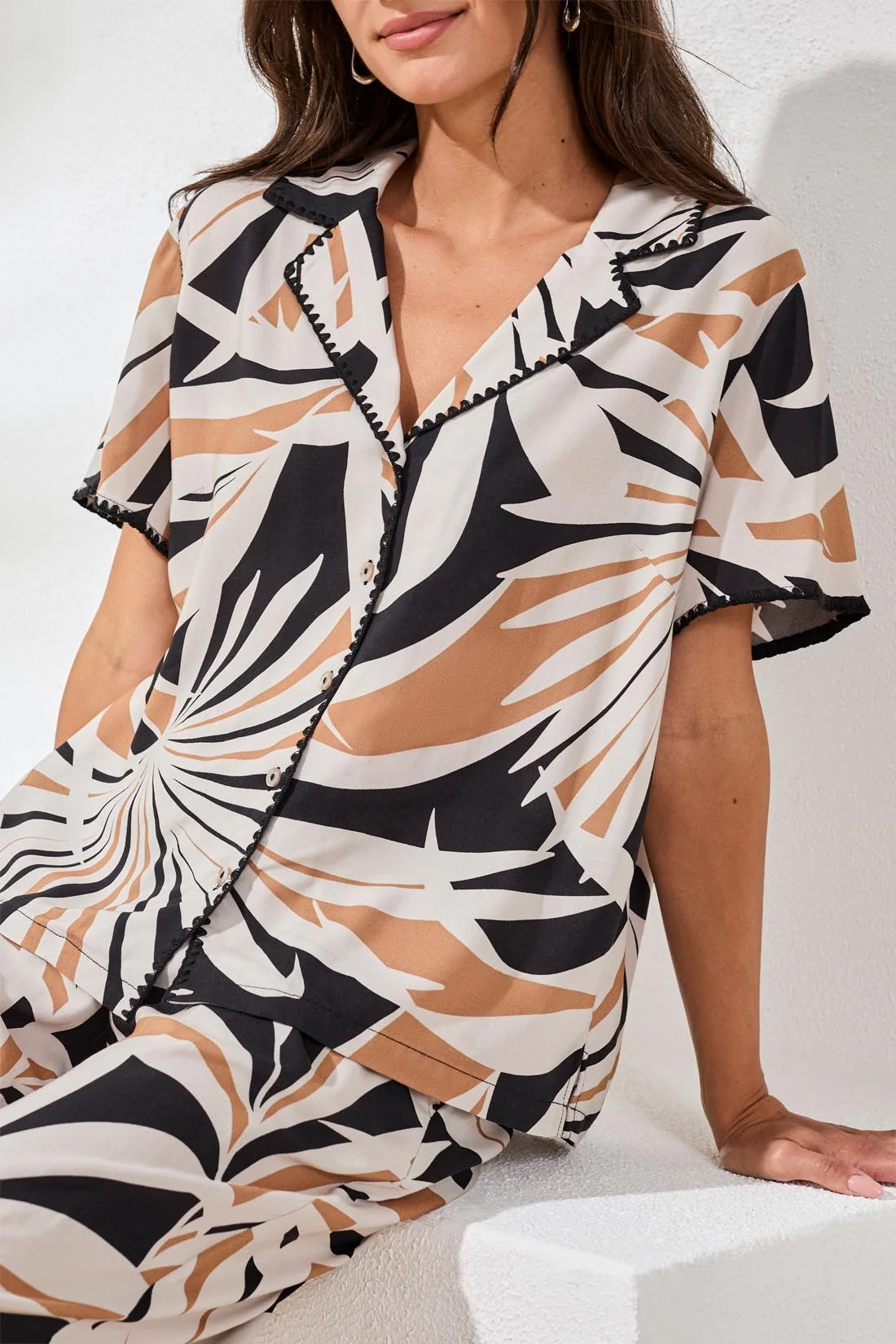 Printed Button‑Front Collared Short‑Sleeve Blouse-Chestnut - Image 3