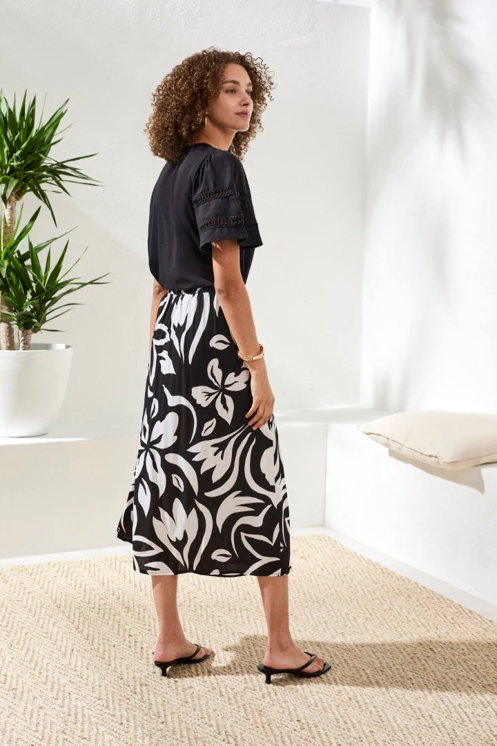 Printed Wrap‑Front Pull‑On Midi Skirt-Black - Image 4