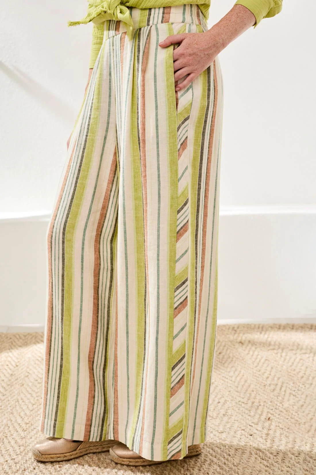 Flowy Wide-Leg Pants With Pockets-Kiwizest - Image 3