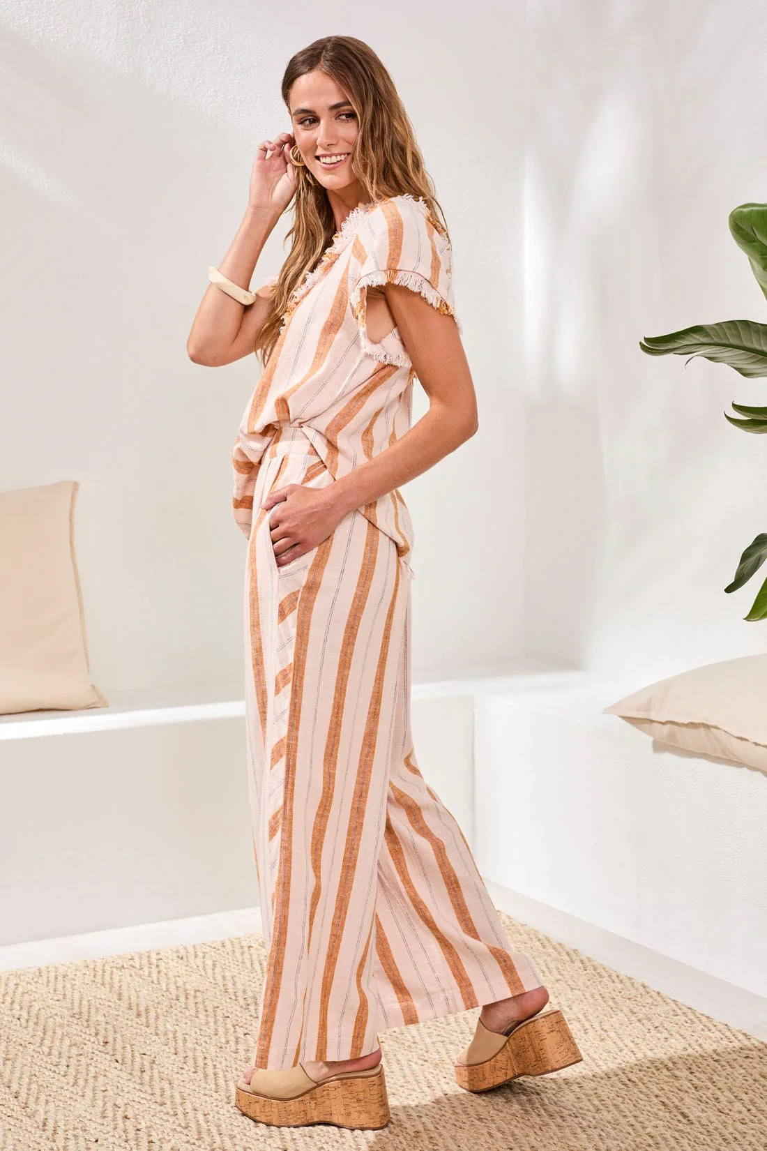 Pull-On Flowy Wide-Leg Pants With Pockets-Saharabeige - Image 4