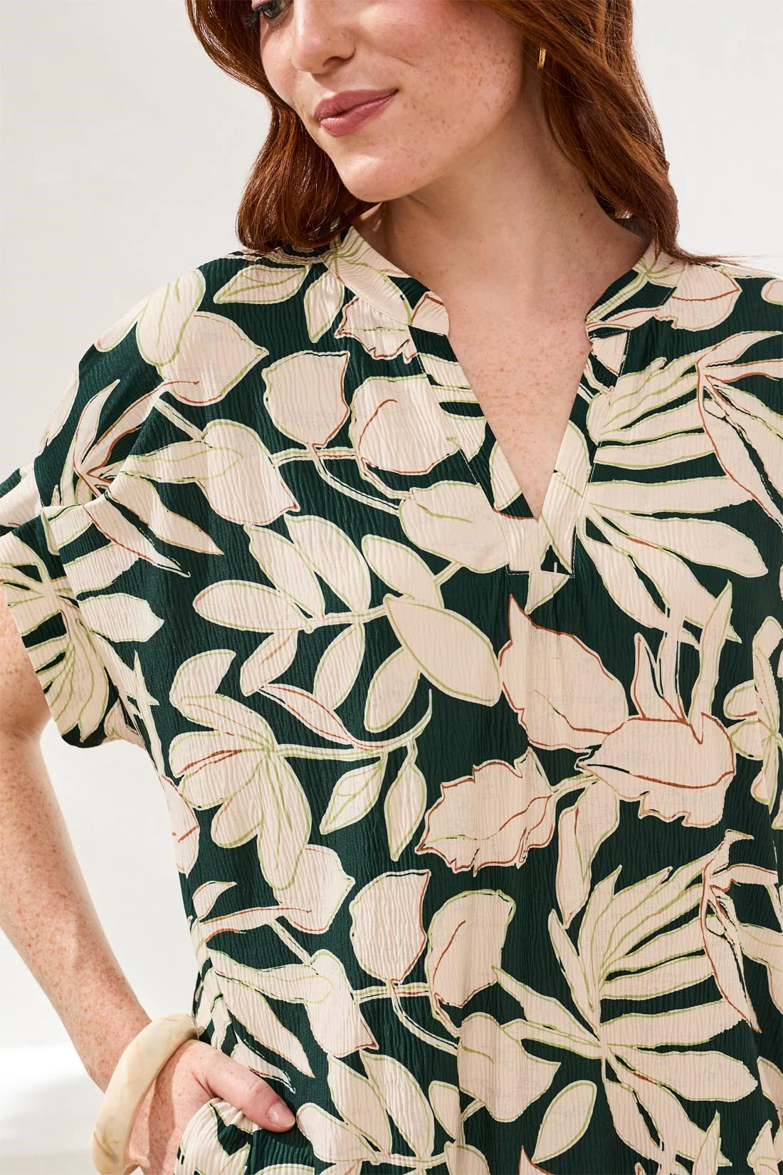 Ruffle-Sleeve Notch Neck Shift Dress-Rainforest - Image 3