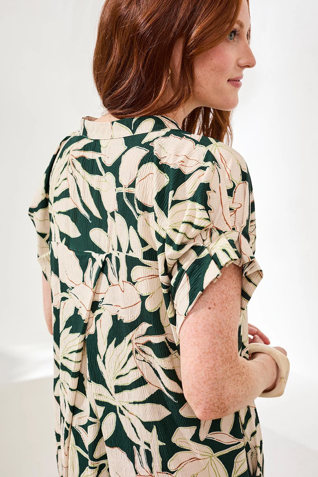 Ruffle-Sleeve Notch Neck Shift Dress-Rainforest - Image 4