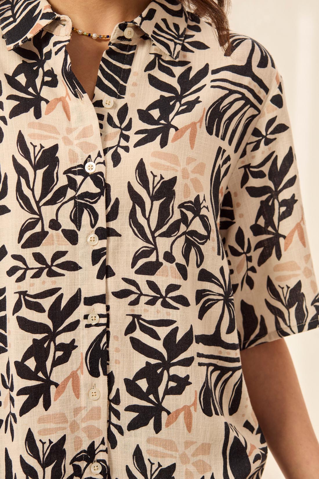 Linen Short Sleeve Button-Front Printed Camp Shirt-Canvas - Image 3