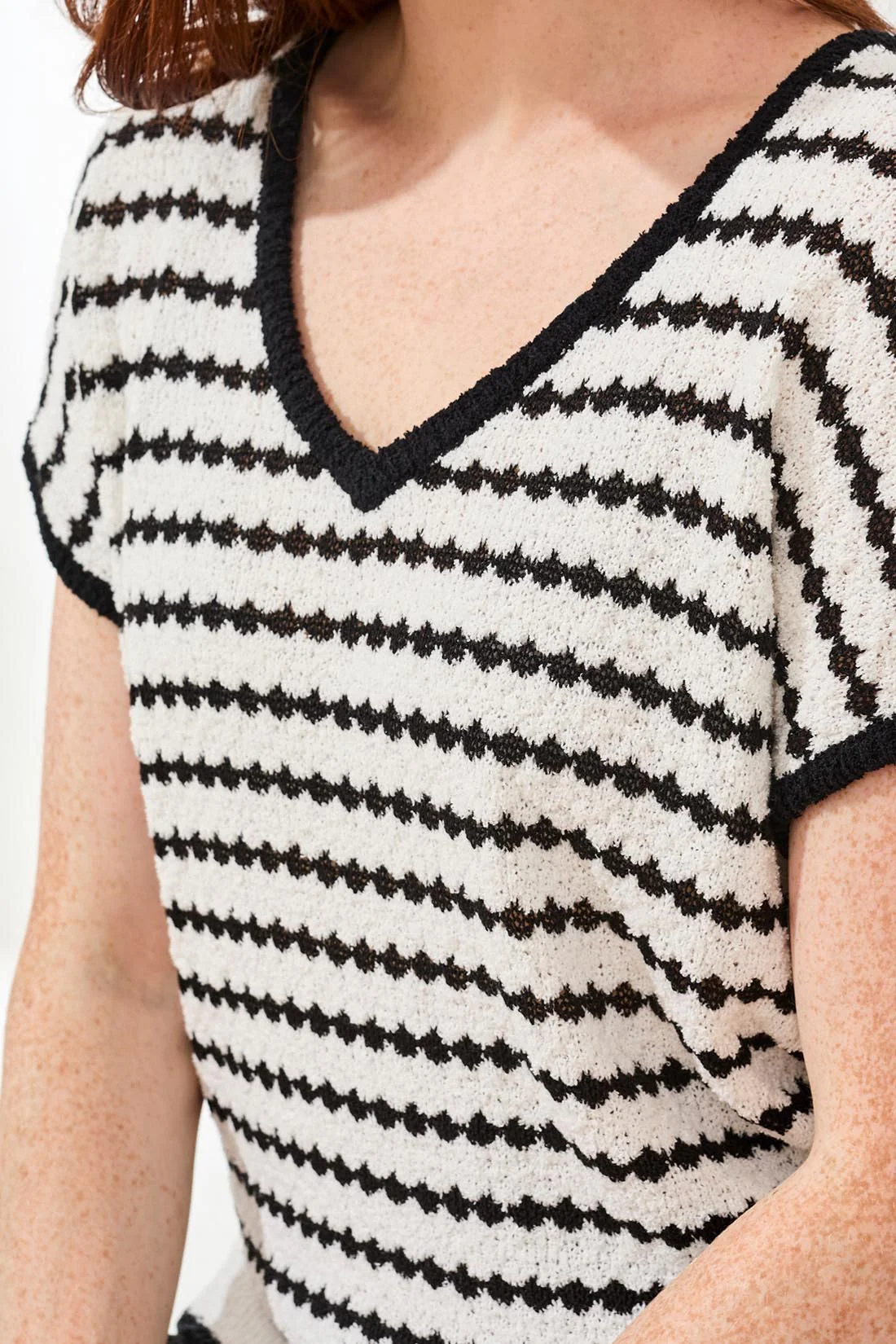 Soft Touch Lily Yarn V-Neck Sweater-Black - Image 3