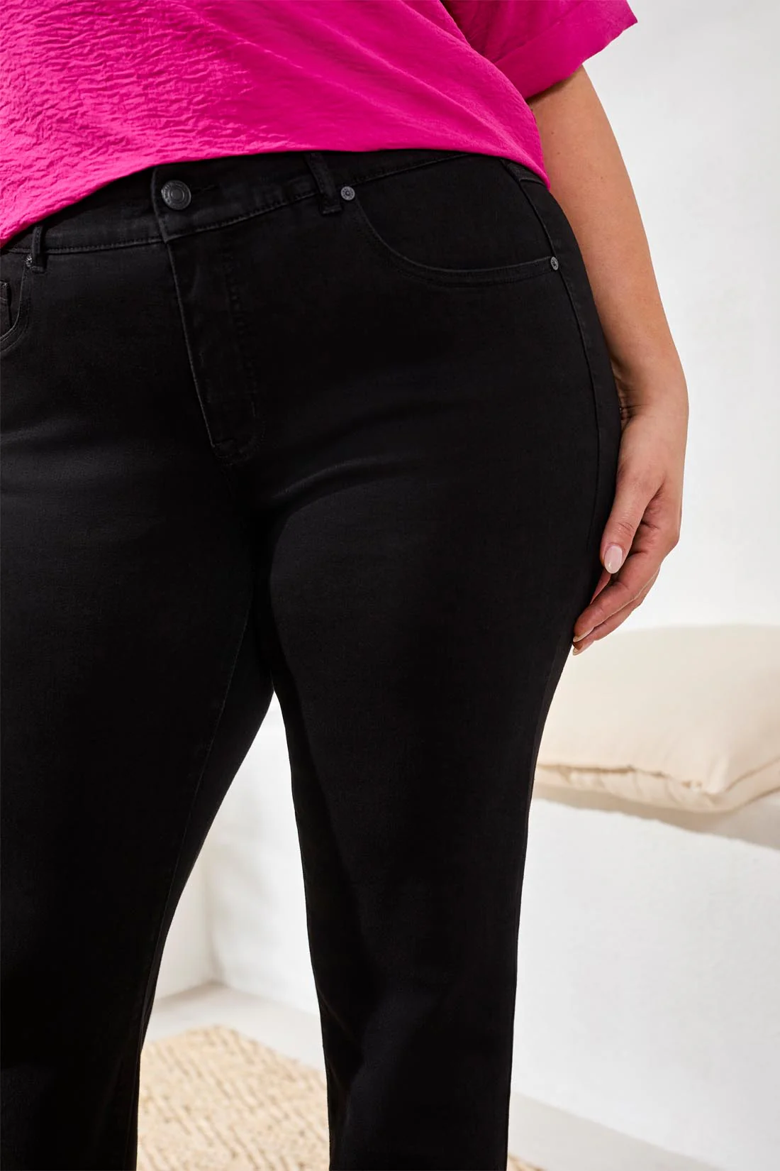 Size Inclusive Year Round Basics Sophia Curvy Straight Leg Jeans-Black - Image 3