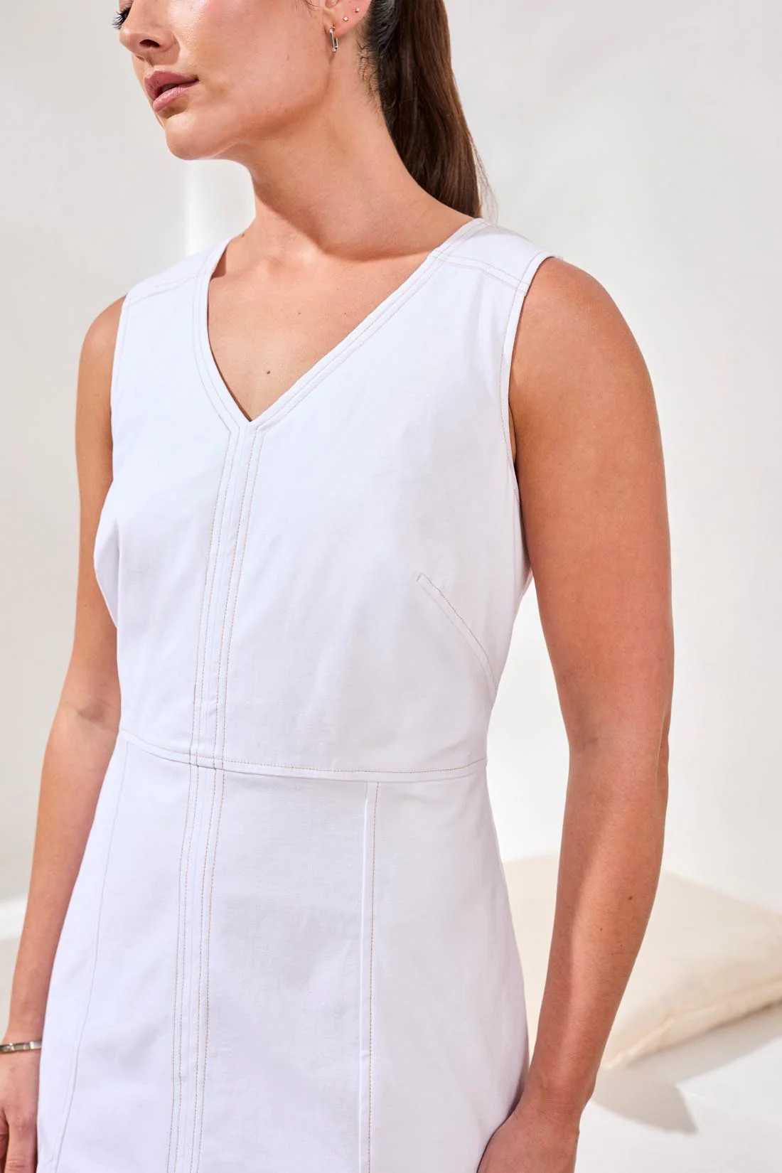 Cotton V‑Neck Sleeveless Shift Dress-White - Image 3