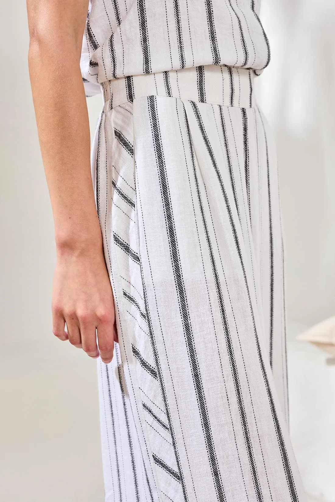 Soft Linen Flowy Wide Leg Crop Pants-White/black - Image 3