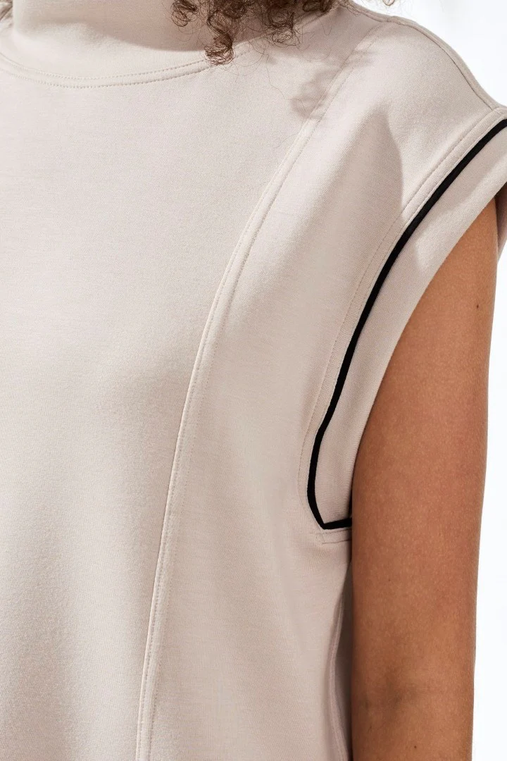 Techno Lux Mock Neck Contrast Piping-Sanddune - Image 3