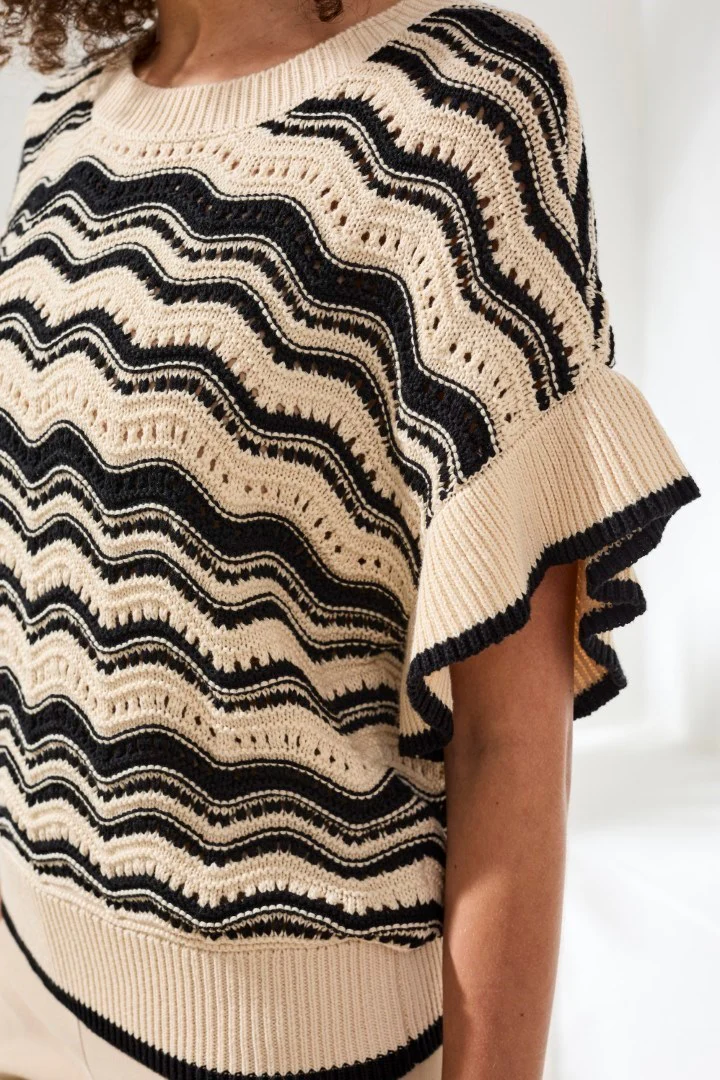 Wave Jacquard Knit Sweater with Refined Tipping-Canvas - Image 4